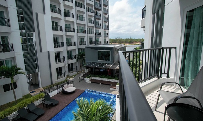 Kram Condo | Pool view 1 bdrm, High speed Wi-Fi near the beach