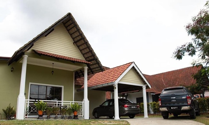 Alor Gajah Villa | Poolhomestay Raudhah Intan