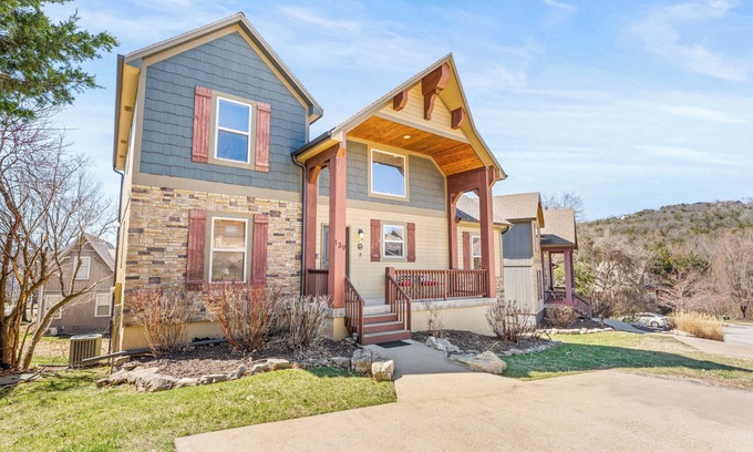 Hollister House | Pools Pvt Hot Tub near Thunder Ridge & Big Cedar.