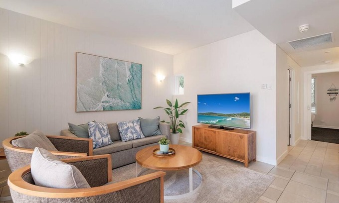 Noosa Heads Apartment | Poolside luxury on Hastings St 212