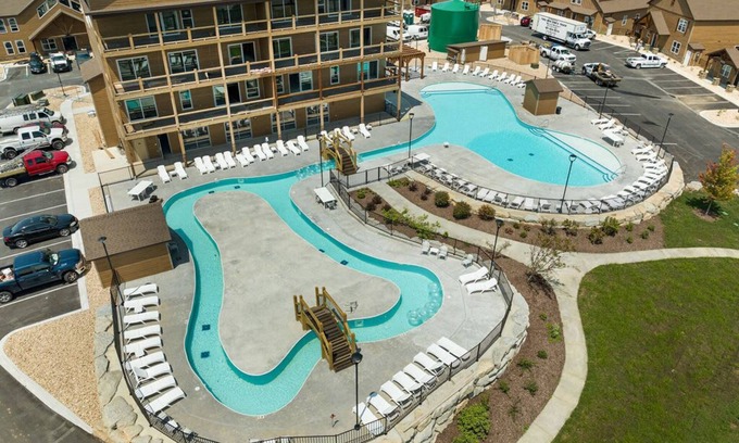 Kimberling City Condo | Poolside Penthouse with Game Room, Theater