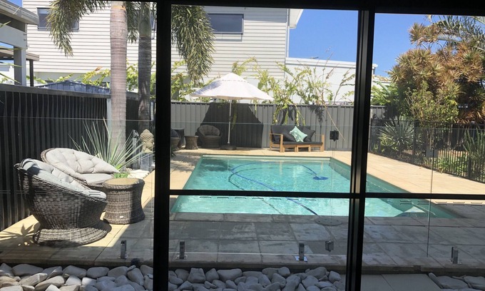 Buddina Apartment | Poolside self contained unit walk to beach