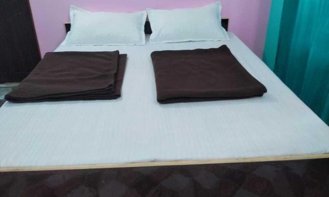 Karnaprayag Hotel | POP Namaste Chamoli Hotel Restaurant