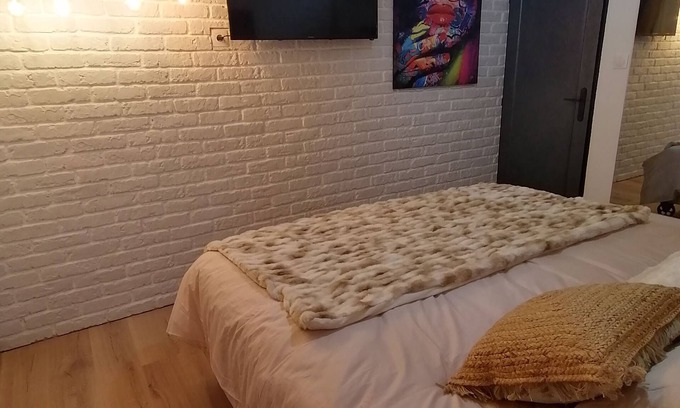 Coulogne House | Popartspa Location Maison sur Calais"loft" Jacuzzi, Sauna