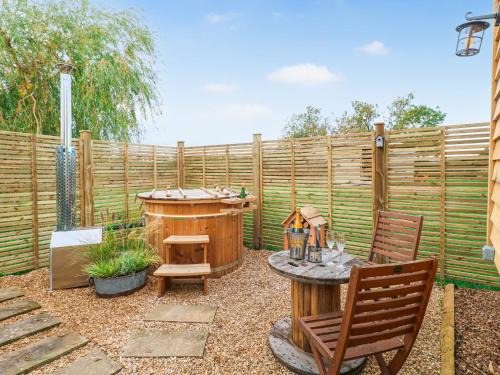 Redmile House | Poppie's Shepherd Hut - Uk50227