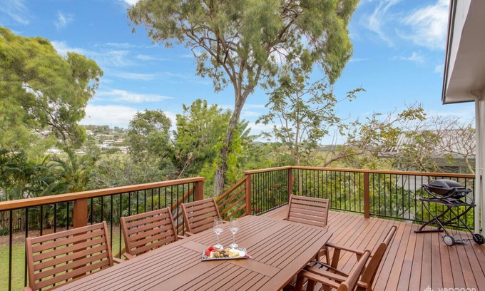 Cooee Bay House | Poppies Cottage - Beachside retreat in Cooee Bay