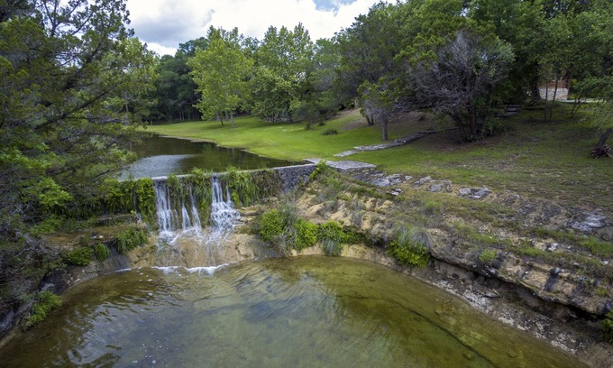 Wimberley House | Popular 2BR Log Home on the Creek with a Hot Tub!