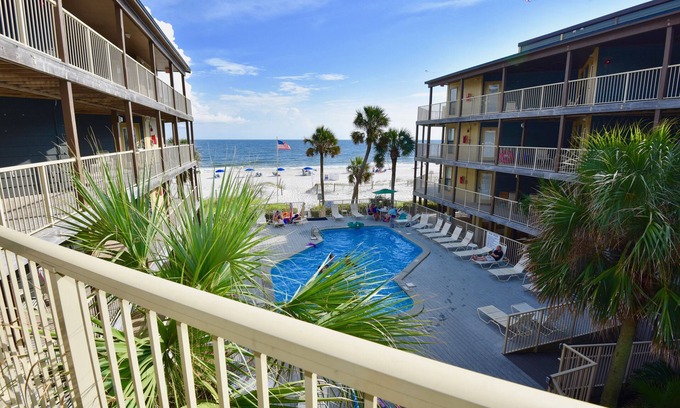 Gulf Shores Condo | Popular beachside condo for 6