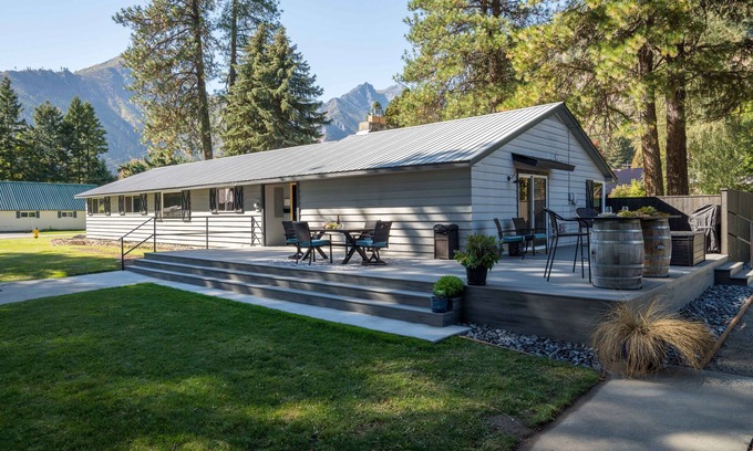 Leavenworth House | Popular Icicle Road Area, Gateway to Recreation