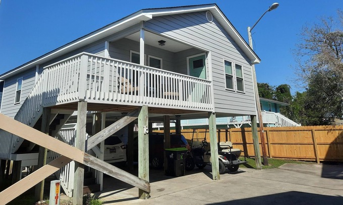 Garden City House | Popular "Kingfish Cottage" 2 BR, 2nd Row. Beach 75 Yards! Seasonal Pool