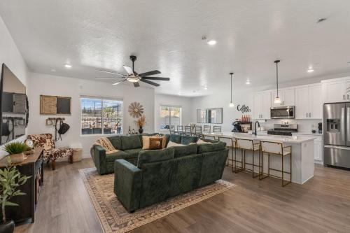 St. George House | Popular Poolside Retreat townhouse