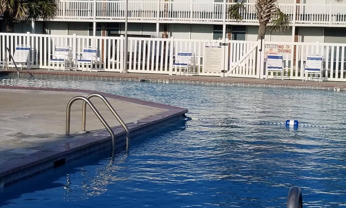 Atlantic Beach Condo | Popular ~ Quaint. Bogue Shores Condo - just steps to a beautiful beach