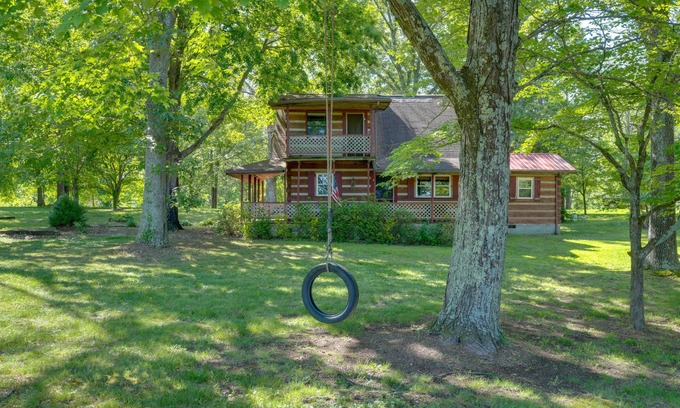 Greene County Cabin | Porch & Fire Pit: Family-Friendly Afton Cabin!