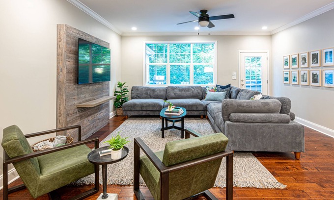Ashley Oaks House | Porch Paradise~ Hot Tub~ Putting Lounge~ Sleeps 12