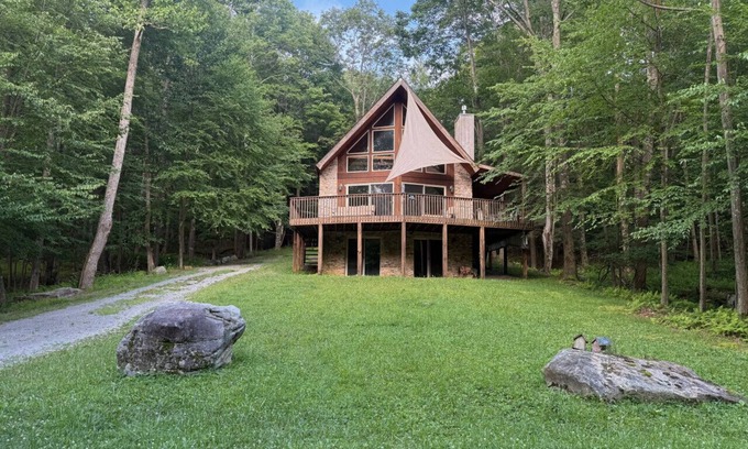 Alpine Lake House | Porch Paradise: Lake Access, Pet-Friendly, and Ultimate Family Fun – Sleeps 13!