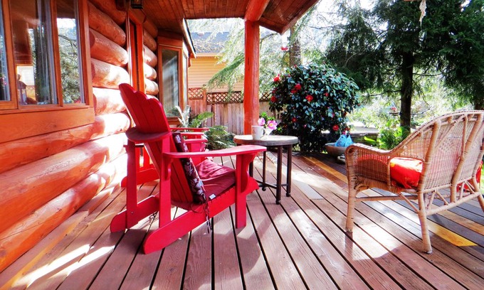 East Porpoise Bay House | Porpoise Bay Log House