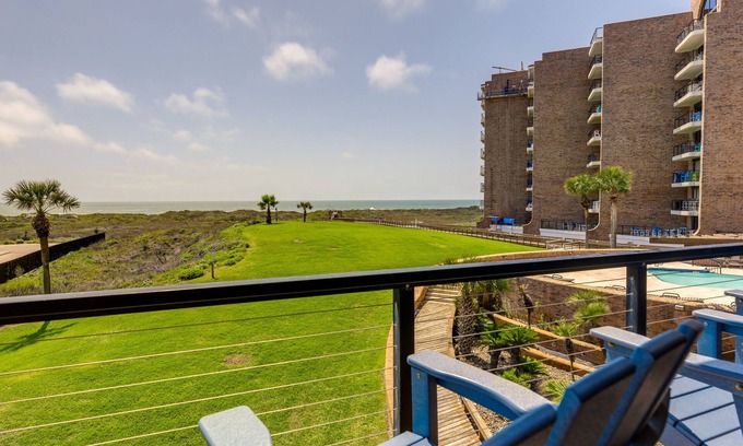 Port Aransas Condo | Port Aransas Vacation Rental w/Pools - Near Beach