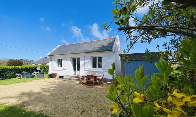 Penvenan House | Port-Blanc/quiet and restful. 700M from the sea in a green setting