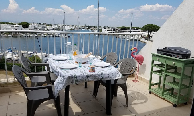 Le Grau-Du-Roi Apartment | Port camargue port view