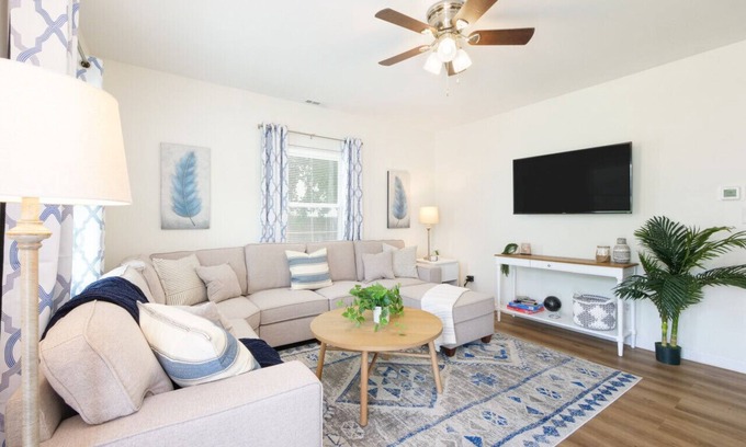 Port Clinton House | Port Clinton Getaway Near the Beach