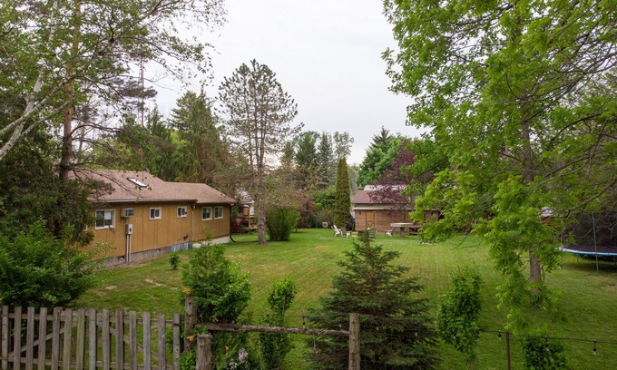 Port Franks Cottage | Port Franks 2 Bedroom Cottage With Double Wide Lot