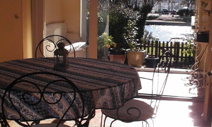Port Grimaud Apartment | PORT GRIMAUD 1 MINUTE PRIVATE BEACH PRIVATE GARDEN FENCE