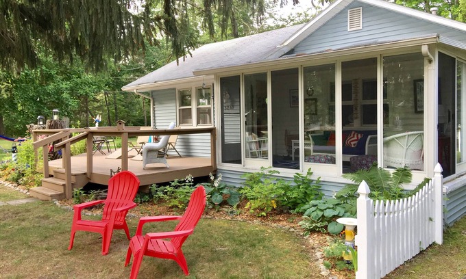 Fort Gratiot Cottage | Port Huron - Sandy Feet Cottage, steps to Lake Huron