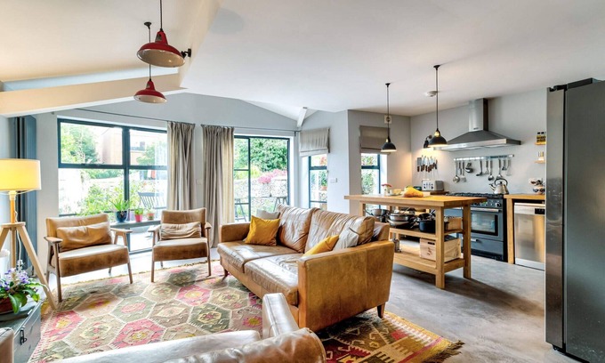 Wolvercote House | Port Meadow View | Oxford Holiday Let | 3 Beds & Sleeps 6
