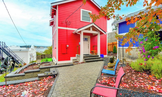 Retsil Apartment | Port Orchard Guest House - Walk to Bay Street!