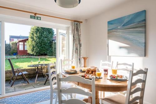 Penarth House | Port View House 3-Bedroom Self Catering Family Home with Garden Near Cardiff
