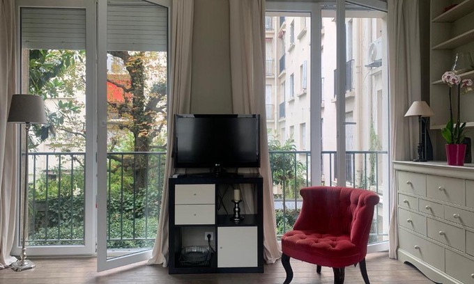 Neuilly-sur-Seine Apartment | Porte Maillot-Charming and calm studio at Neuilly