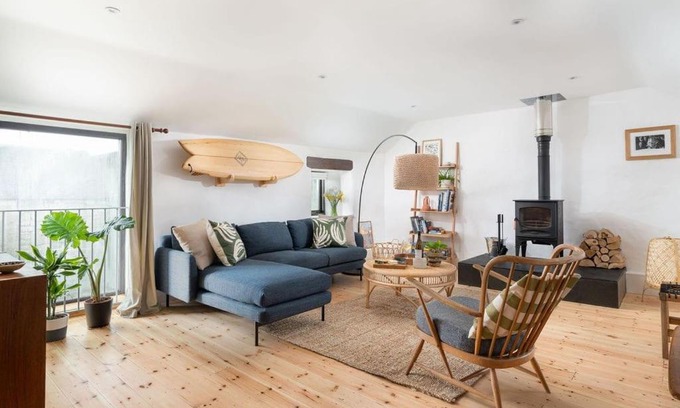 Treen House | Porthcurno Barns, The Cart Lodge - Cosy cottage, walk to Porthcurno beach, Pedn Vouder & Minack Theatre