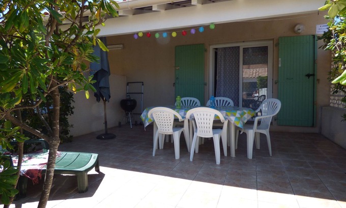 Portiragnes Villa | PORTIRAGNES PLAGE Villa 4/5 people in residence. Beach pool and parking: 150m
