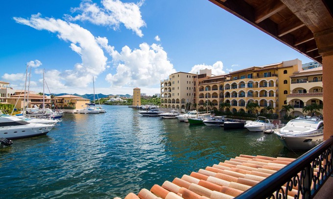 Maho Condo | Porto Cupecoy : Spacious 2 BRS condo on Porto Cupecoy Marina