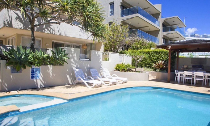 Noosa Heads Apartment | Portofino 4 - Beachfront apartment at the Pristine sands of Noosa Main beach