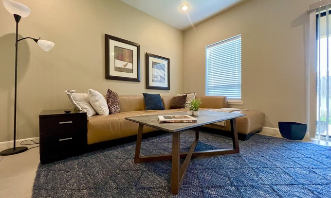 Brownsville Apartment | Portside Retreat - Modern & Cozy 1BD/1BA