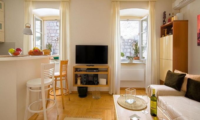 Old Town Apartment | Portun Apartment