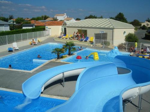 Brem Sur Mer House | Posadom, Mobil Home 82 avec piscine