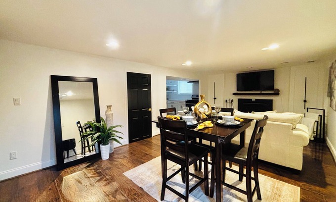 Marley House | Posh 2 levels house 5 bedrooms, 2 bathrooms, near by BWI airport and Annapolis.