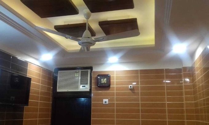 Lajpat Nagar House | Posh foreigners area, cream location, very safe for females, plush green area