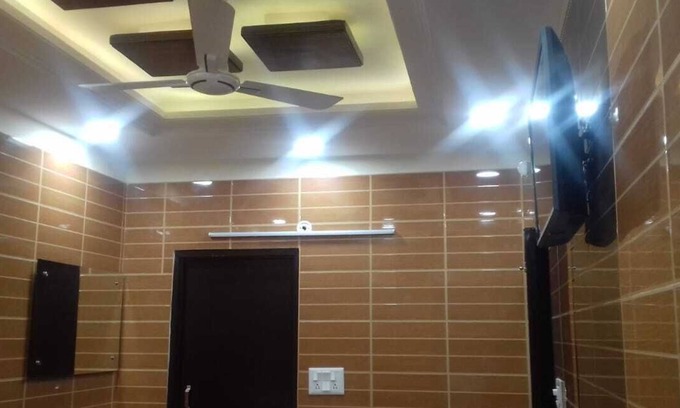 Lajpat Nagar Apartment | Posh south delhi foreigners area, cream location and very safe for females