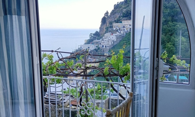 Positano Apartment | Positano Little House. Sea view. White Dome.Terrace&WinePergola.15minToTheBeach