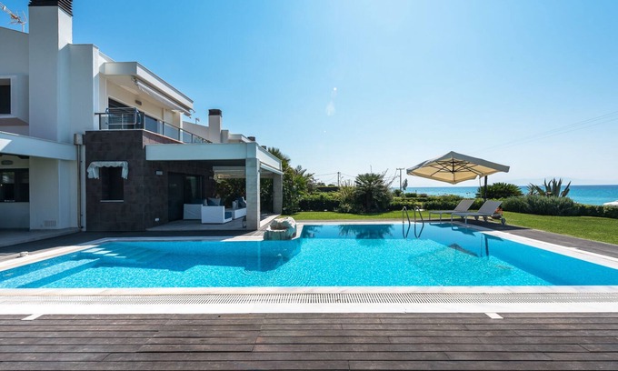 Halkidiki Villa | Possidi Glamour Villa by Luxlikehome