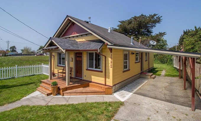 Arcata House | Potter's Bungalow - Near Downtown Plaza, 3 bed