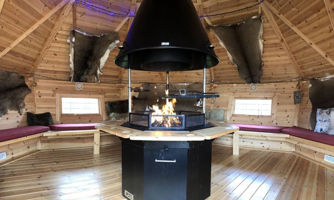 Burton on Trent Cottage | Potter’s Lodge Luxury Yurt at Peake’s Retreats glampsite, sleeps 6 with hot tub
