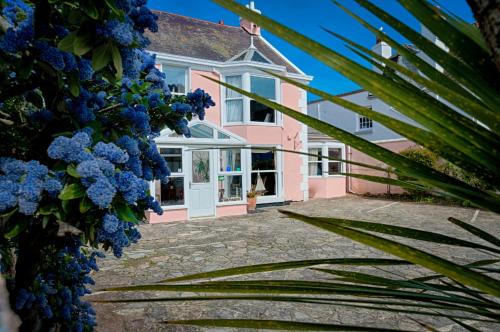 Shaldon House | Potters Mooring Hotel