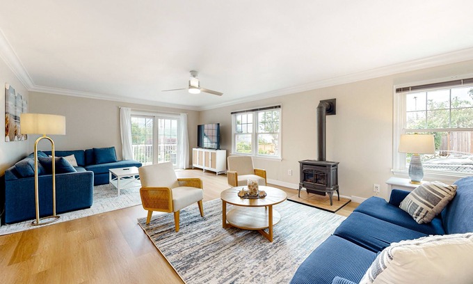 Poulsbo House | Poulsbo Haven Retreat | Walkable home in Poulsbo with deck, sunset view & yard