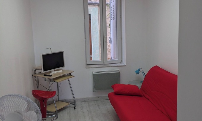 Saint-Just Apartment | Pour 2 Personnes Joli Petit Studio T2 Meublé de 20 m² Très Propre