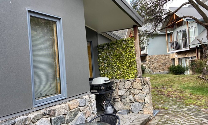 Thredbo Apartment | Powder 2A - Ground floor studio apartment close to Friday Flat