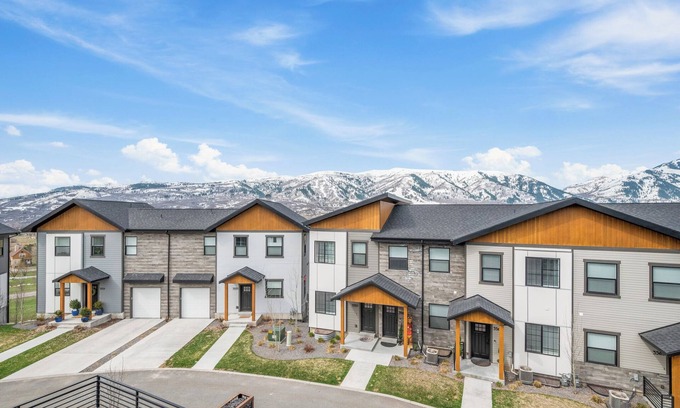 Eden House | Powder Mountain, Snow Basin, and Pineview Reservoir nearby with private hot tub